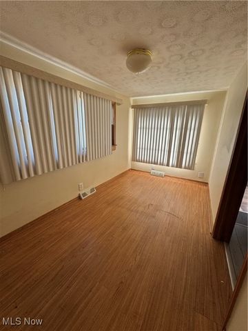 1331 Bradford Street NW, Warren, OH 44485