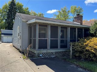 1331 Bradford Street NW, Warren, OH 44485