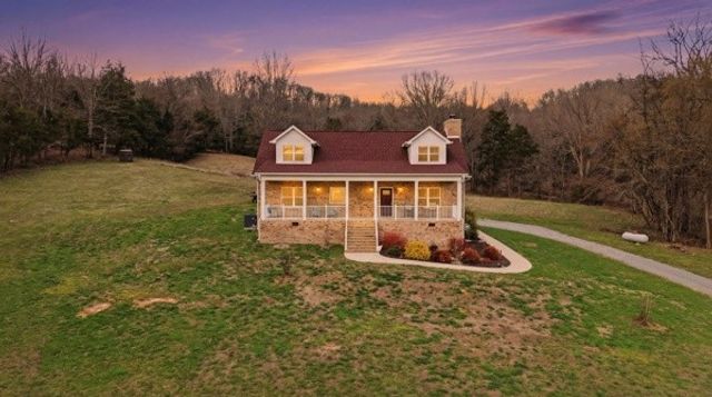 54 Thomas Rd, Fayetteville, TN 37334