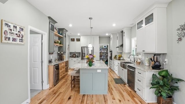 54 Thomas Rd, Fayetteville, TN 37334