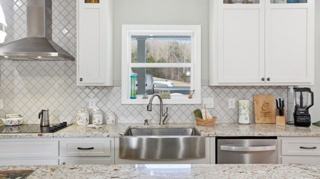 54 Thomas Rd, Fayetteville, TN 37334