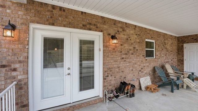 54 Thomas Rd, Fayetteville, TN 37334