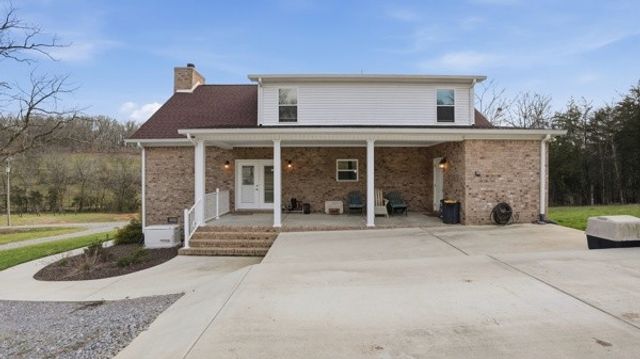 54 Thomas Rd, Fayetteville, TN 37334