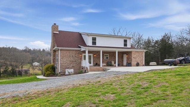 54 Thomas Rd, Fayetteville, TN 37334