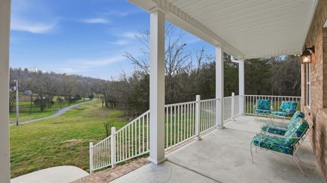 54 Thomas Rd, Fayetteville, TN 37334