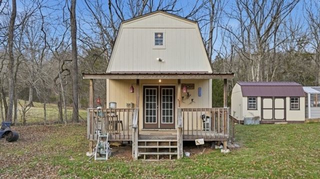 54 Thomas Rd, Fayetteville, TN 37334