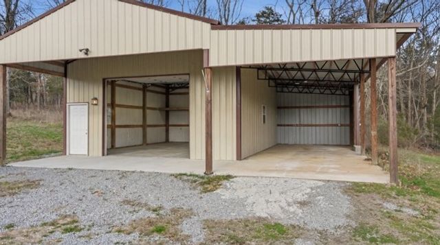 54 Thomas Rd, Fayetteville, TN 37334