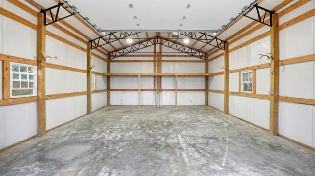 54 Thomas Rd, Fayetteville, TN 37334