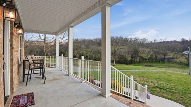 54 Thomas Rd, Fayetteville, TN 37334