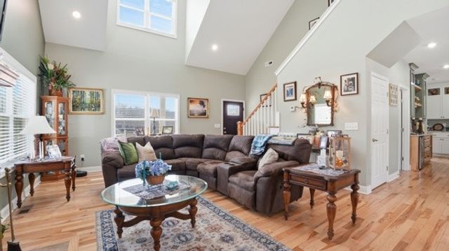 54 Thomas Rd, Fayetteville, TN 37334