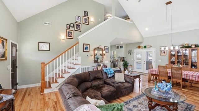 54 Thomas Rd, Fayetteville, TN 37334