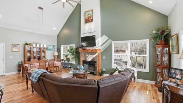 54 Thomas Rd, Fayetteville, TN 37334