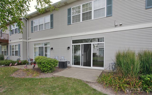 3152 Falling Waters Lane 3152, Lindenhurst, IL 60046