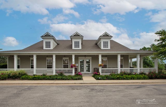 3152 Falling Waters Lane 3152, Lindenhurst, IL 60046