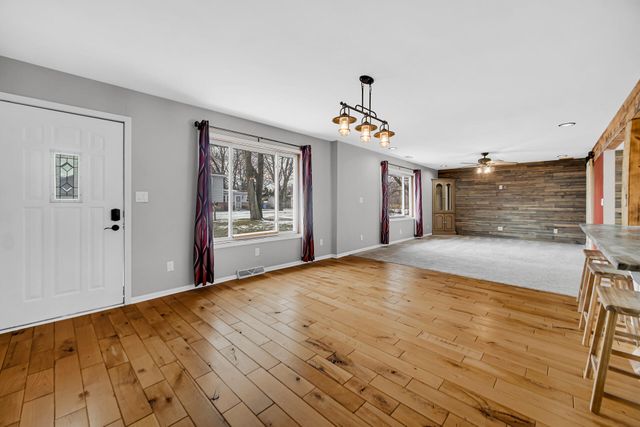 305 E Jackson Street, Chesterton, IN 46304