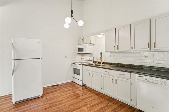 11204-11206 College Avenue, Kansas City, MO 64137