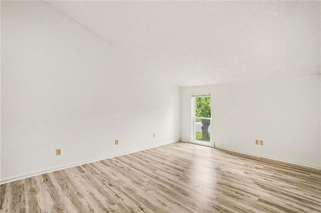 11204-11206 College Avenue, Kansas City, MO 64137