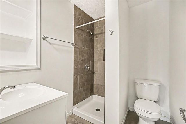 11204-11206 College Avenue, Kansas City, MO 64137