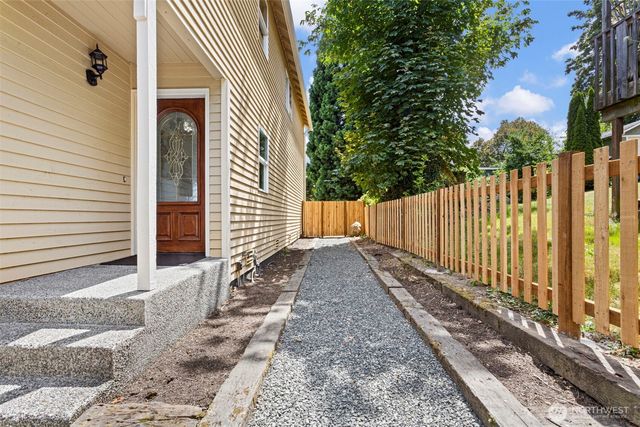 278 Lind Avenue NW, Renton, WA 98057