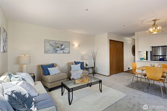 278 Lind Avenue NW, Renton, WA 98057
