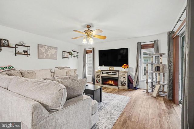 83 GENTLENESS DR, Ephrata, PA 17522