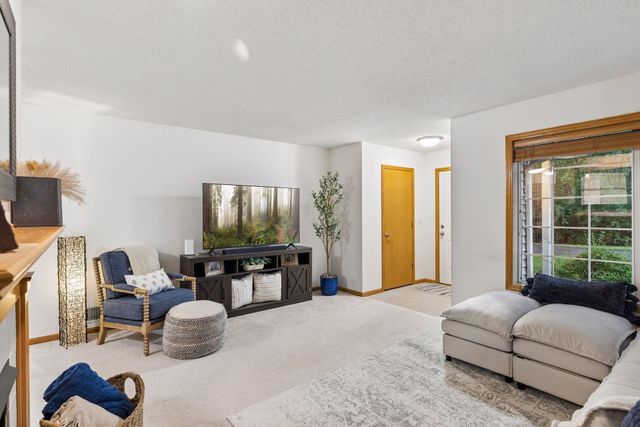 59 Landau Alcove, Woodbury, MN 55125