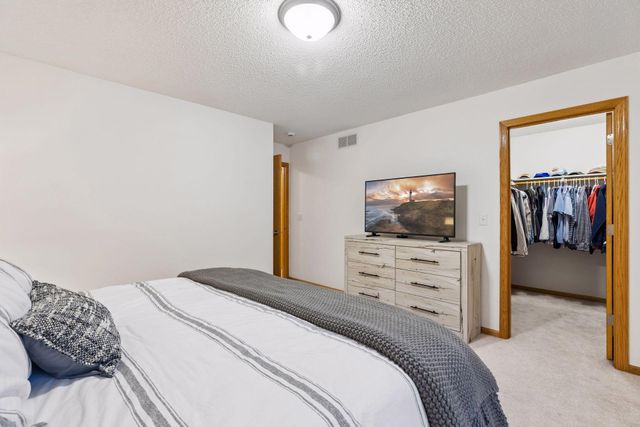 59 Landau Alcove, Woodbury, MN 55125