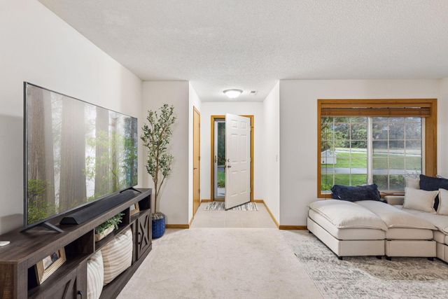 59 Landau Alcove, Woodbury, MN 55125