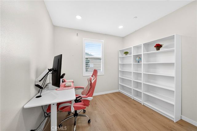 2827 W Edinger Avenue, Santa Ana, CA 92704