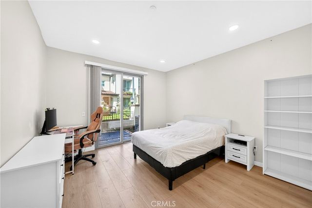 2827 W Edinger Avenue, Santa Ana, CA 92704