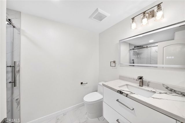 2827 W Edinger Avenue, Santa Ana, CA 92704