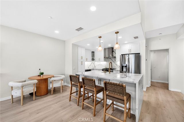 2827 W Edinger Avenue, Santa Ana, CA 92704