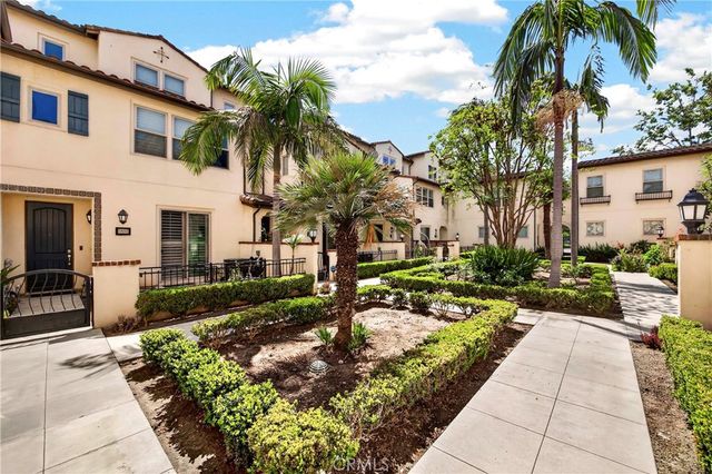 2827 W Edinger Avenue, Santa Ana, CA 92704