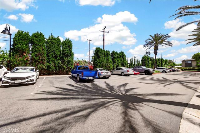 2827 W Edinger Avenue, Santa Ana, CA 92704