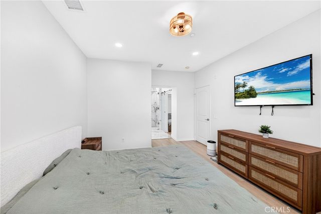 2827 W Edinger Avenue, Santa Ana, CA 92704