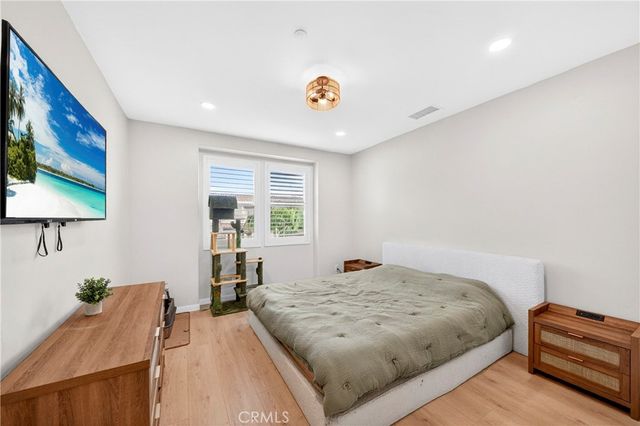 2827 W Edinger Avenue, Santa Ana, CA 92704