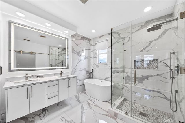 2827 W Edinger Avenue, Santa Ana, CA 92704