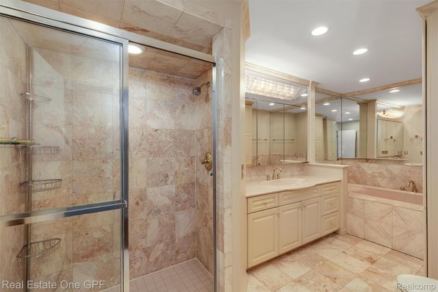 1750 Vernier Road 22, Grosse Pointe Woods, MI 48236