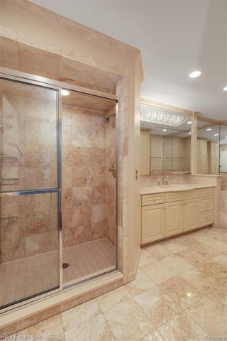 1750 Vernier Road 22, Grosse Pointe Woods, MI 48236