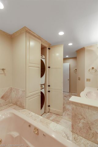 1750 Vernier Road 22, Grosse Pointe Woods, MI 48236