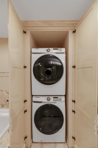 1750 Vernier Road 22, Grosse Pointe Woods, MI 48236