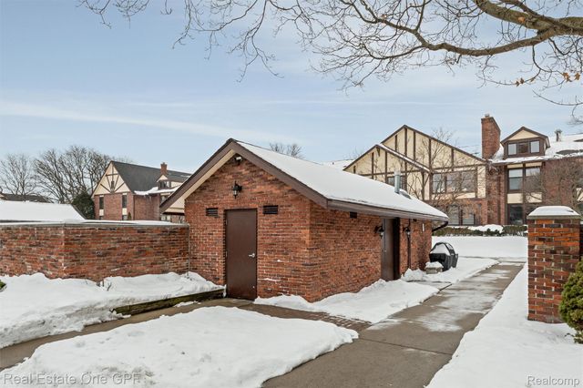 1750 Vernier Road 22, Grosse Pointe Woods, MI 48236