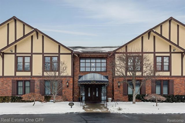 1750 Vernier Road 22, Grosse Pointe Woods, MI 48236
