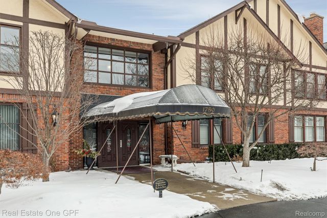1750 Vernier Road 22, Grosse Pointe Woods, MI 48236