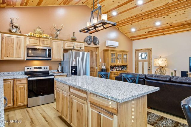 2230 PAGE Drive, Overgaard, AZ 85933