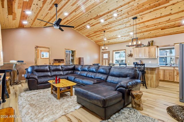 2230 PAGE Drive, Overgaard, AZ 85933