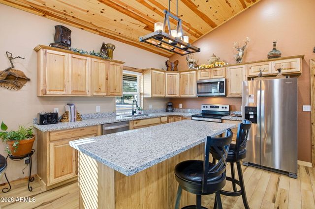 2230 PAGE Drive, Overgaard, AZ 85933