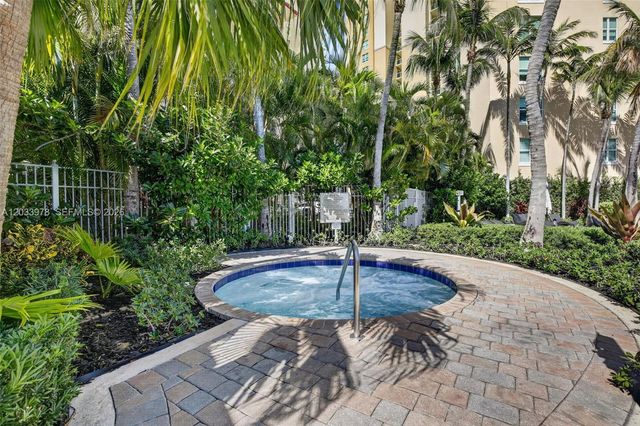 3340 NE 190th St 402, Aventura, FL 33180