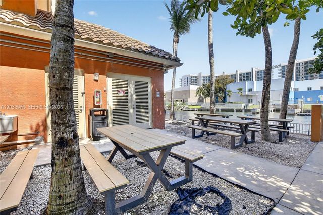 3340 NE 190th St 402, Aventura, FL 33180