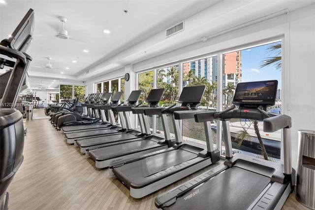 3340 NE 190th St 402, Aventura, FL 33180